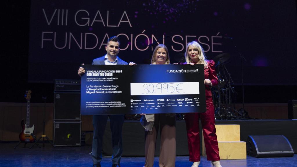 Entrega del cheque para la nueva UCI Pediátrica del Miguel Servet