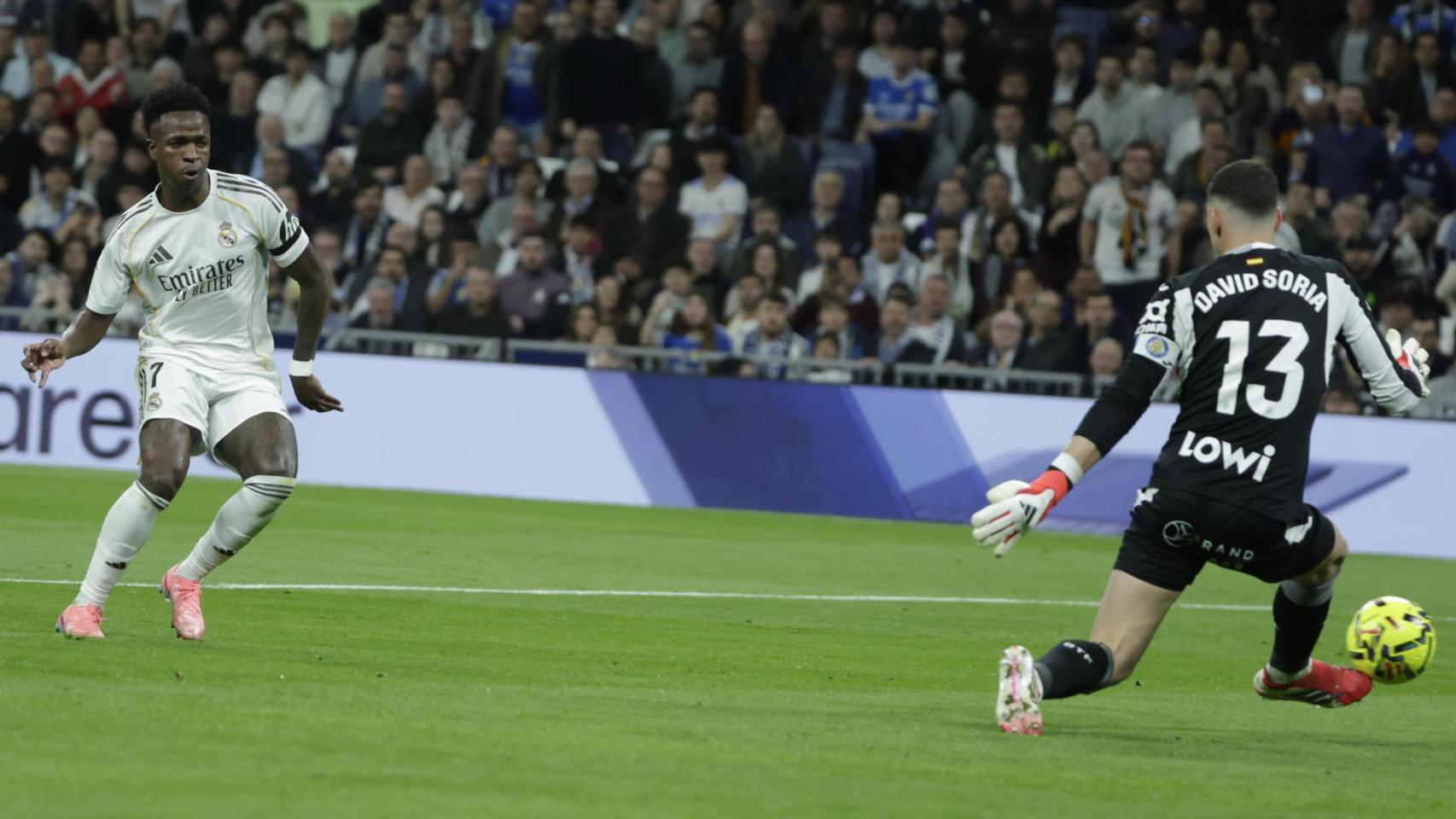 El mano a mano que salvó David Soria a Vinicius en un reciente partido de La Liga