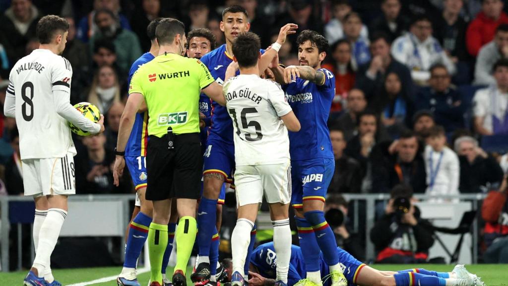 Tangana entre jugadores del Real Madrid y del Getafe en un momento del partido