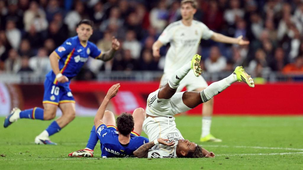 A fall by Rodrygo in front of a Getafe player during this Monday's match