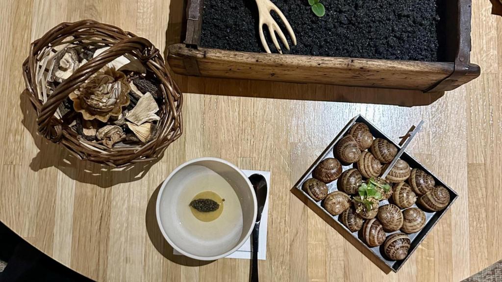 Los aperitivos con los que arranca la experiencia en Ibaya.