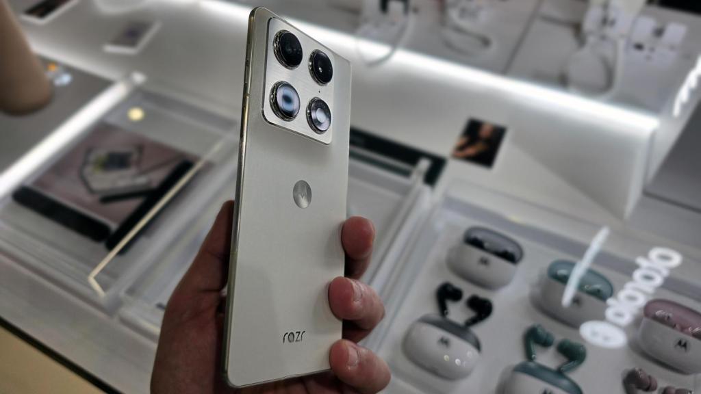 Motorola razr fold