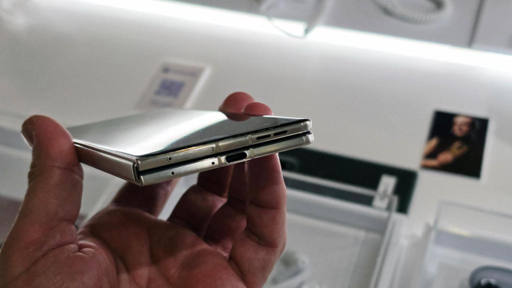 Motorola razr fold