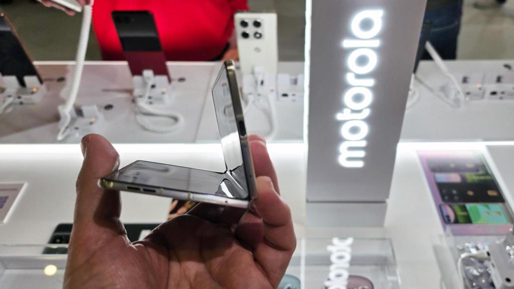Motorola razr fold