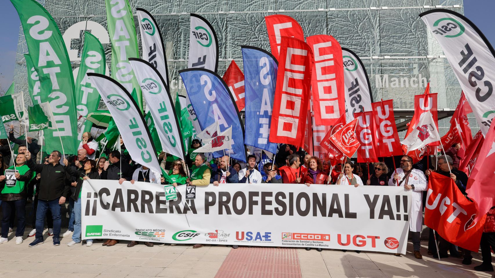 Los sindicatos se manifestaron por la carrera profesional sanitaria Sescam el pasado 2 de marzo.