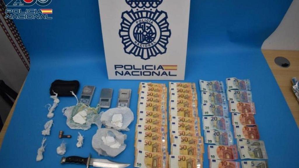 Objetos incautados en la operación.