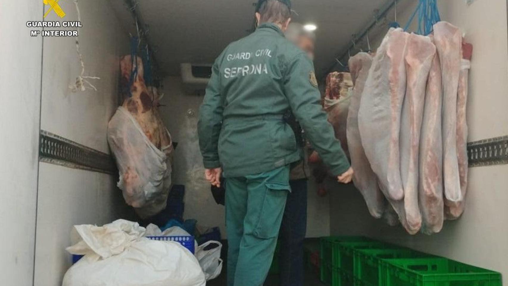 La Guardia Civil ha intervenido 4 toneladas de carne en la operación.
