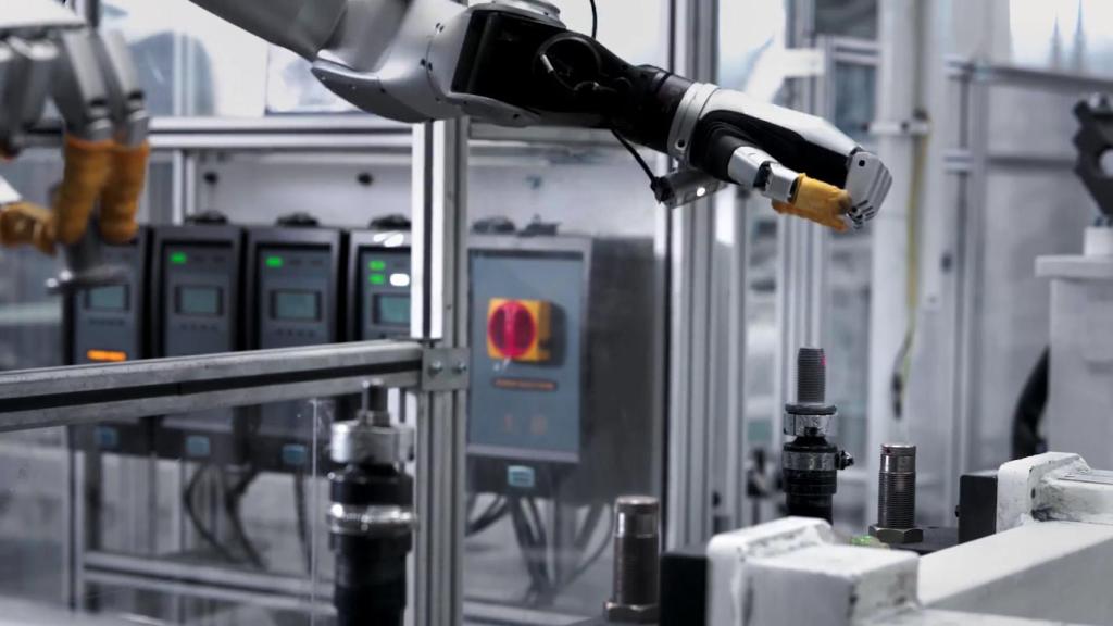 Robot de Xiaomi poniendo tuercas autorroscantes.