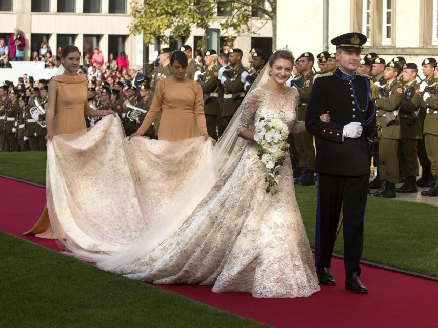 Stéphanie de Lannoy junto a su hermano llegando a su boda con el entonces futuro Gran Duque de Luxemburgo.