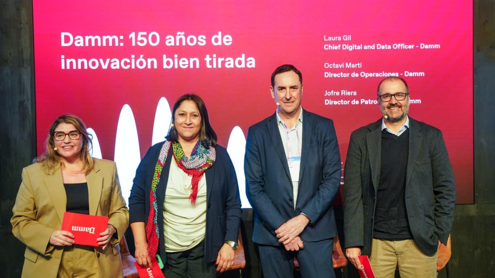 Mesa redonda “Damm: 150 años de innovación bien tirada”,celebrada en el marco del MWC Barcelona 2026.