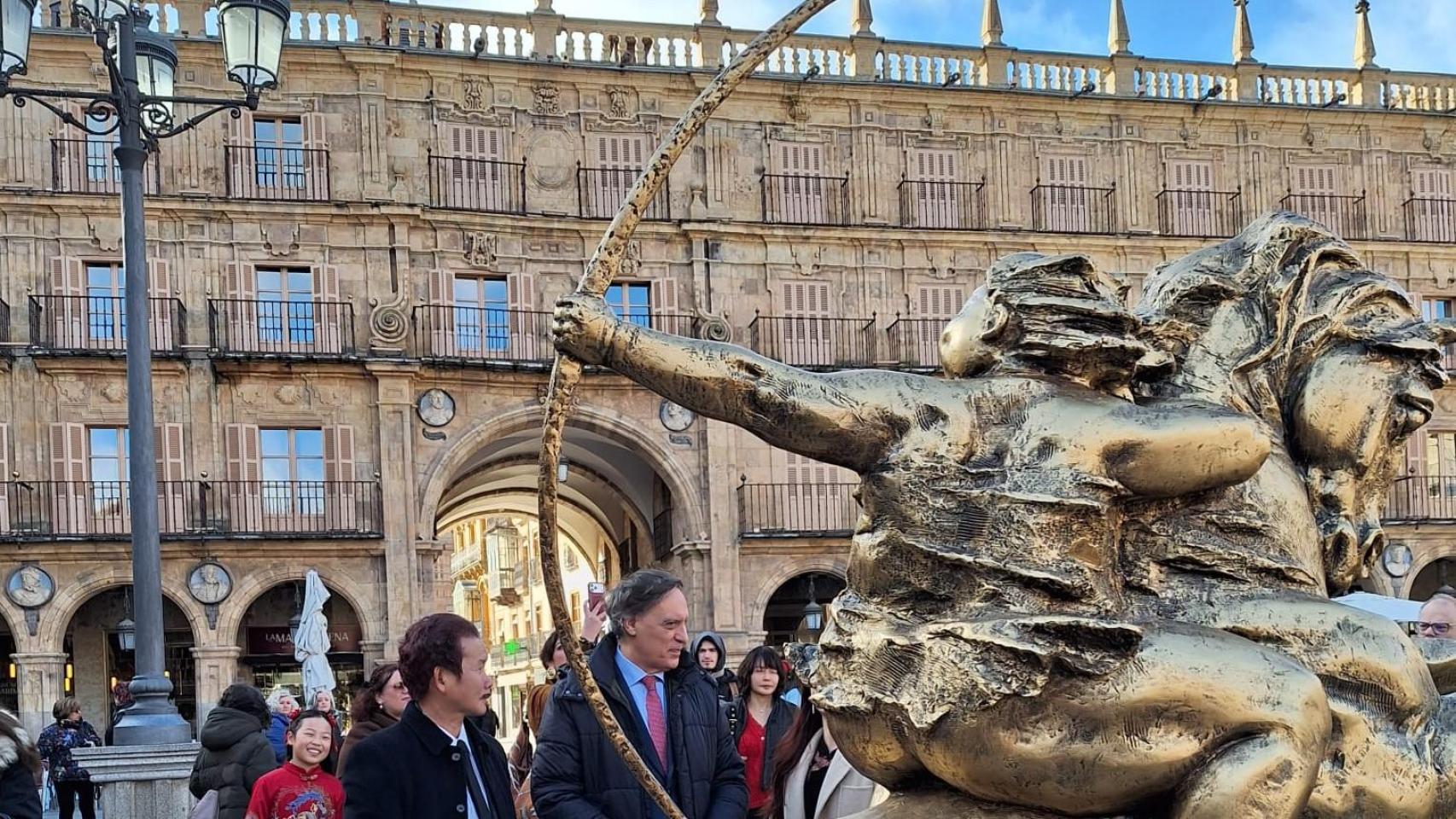 Imagen de la escultura el día de su presentación.