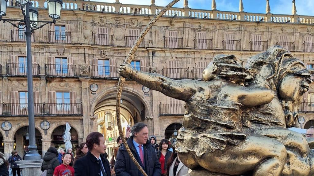 Imagen de la escultura el día de su presentación.