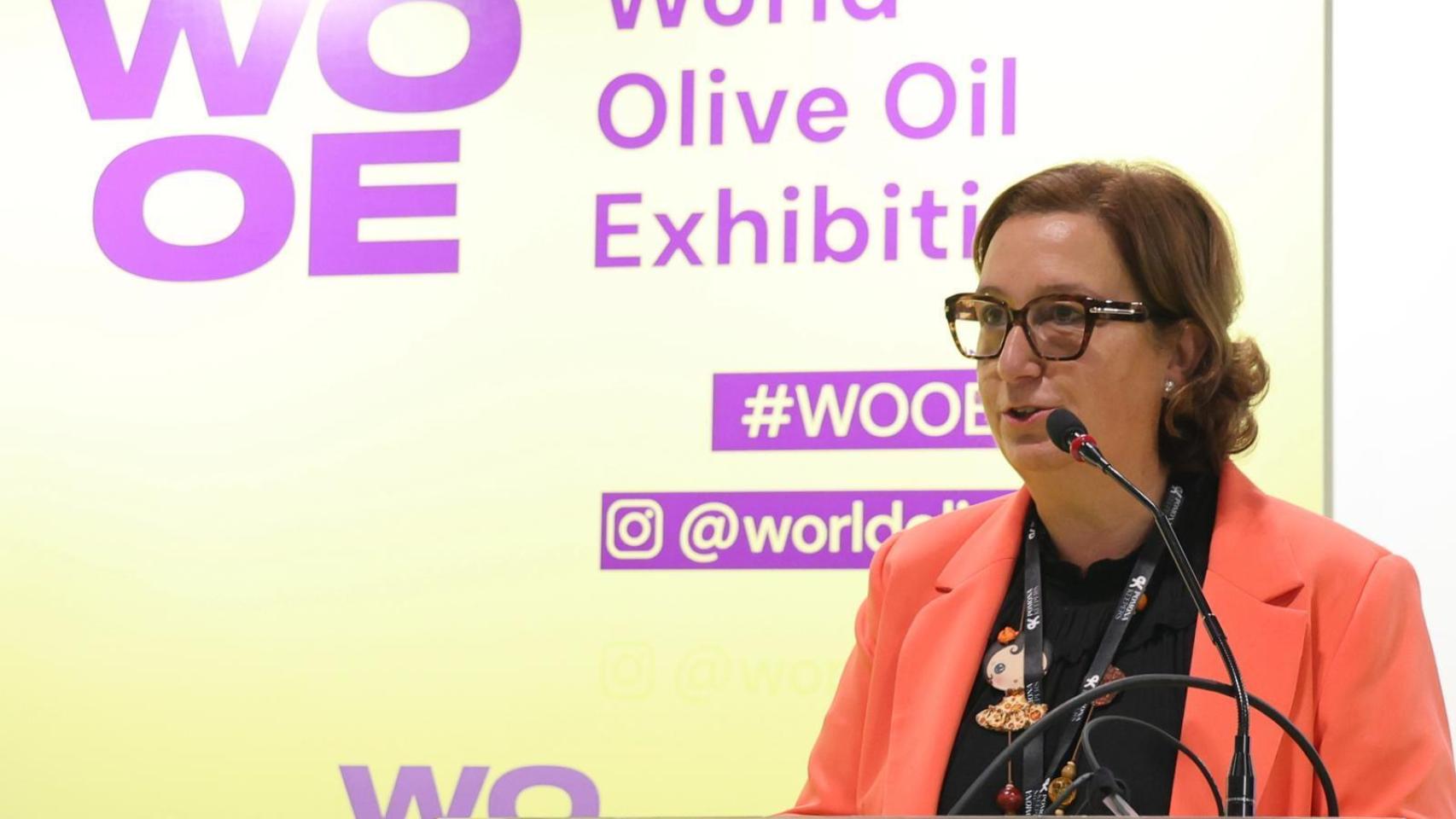 Concepción Cedillo recogiendo el galardón en el WOOE.