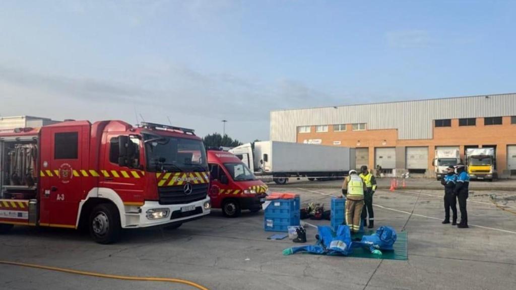 Movilización policial en el Centro de Transportes de Zamora por un vehículo que soltaba fluidos de mercancías peligrosas
