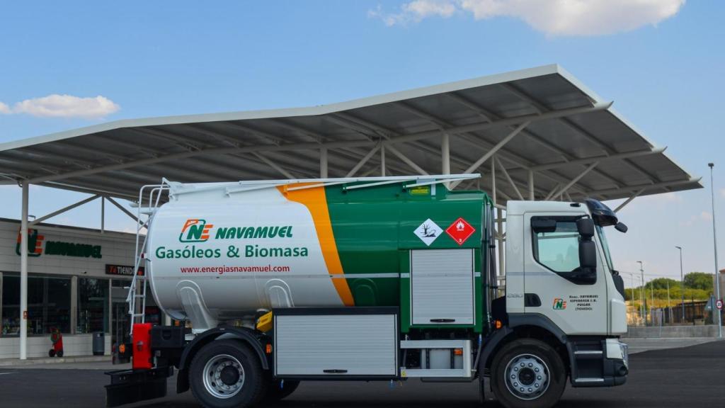 Camiones de la empresa Navamuel con los que distribuyen combustible en la provincia de Toledo.