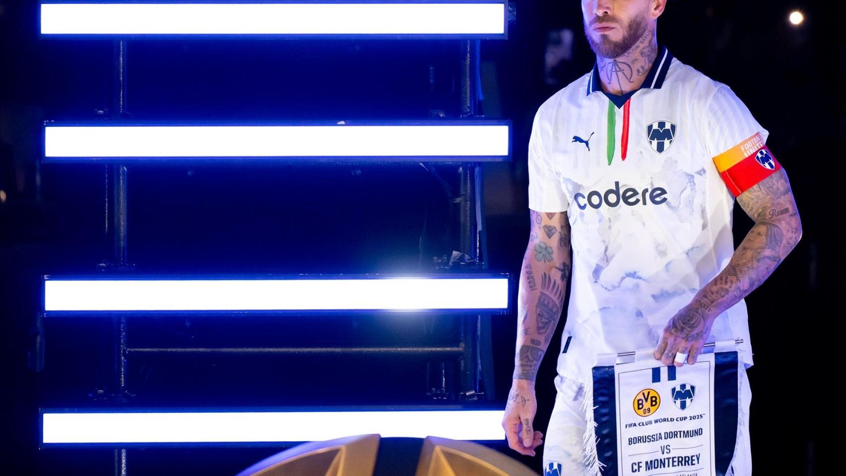 Ramos de capitán en un partido con Monterey
