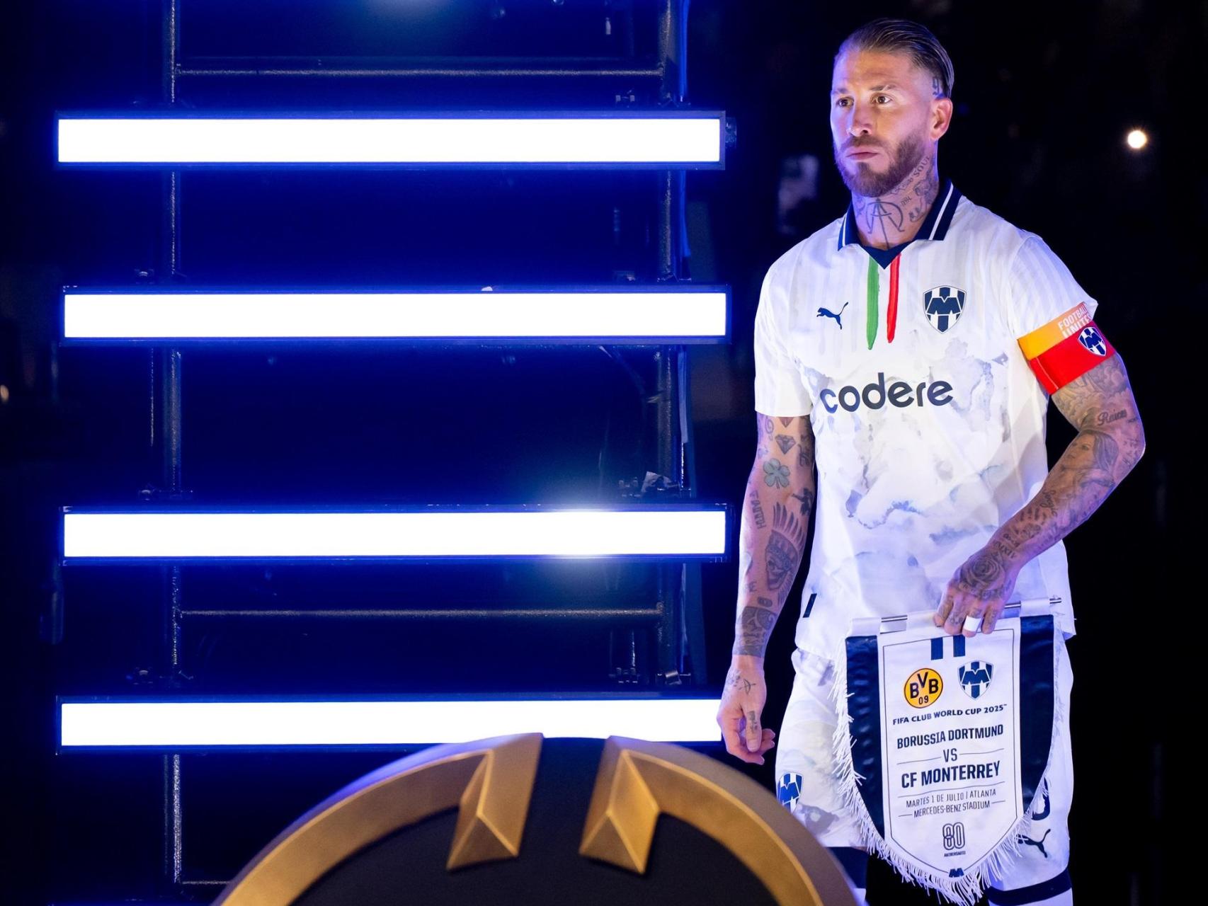Ramos de capitán en un partido con Monterey