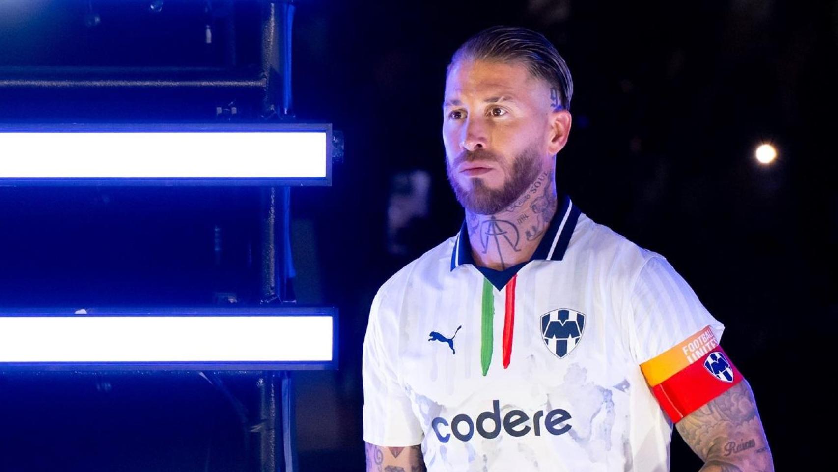 Ramos de capitán en un partido con Monterey