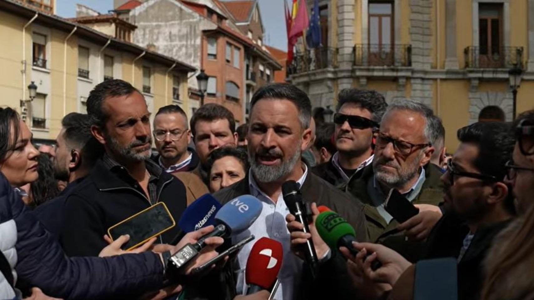 Abascal prioriza el  cambio de rumbo  en Extremadura y Aragón frente a los  sillones :  La negociación no está concluida 