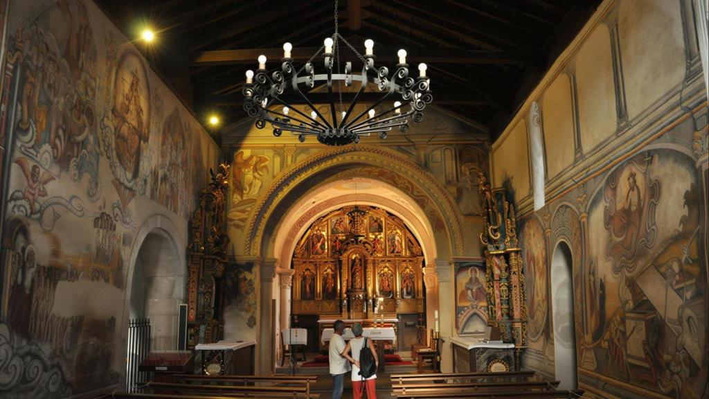 Interior de la iglesia de Santa María de Nogueira de Miño