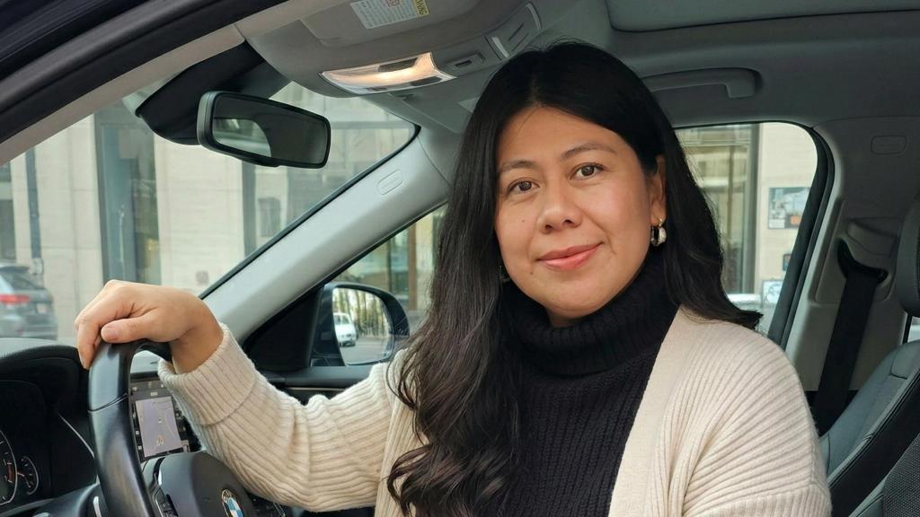 Natalia, conductora de VTC, en una fotografía de sus redes sociales (@naty.perz10)