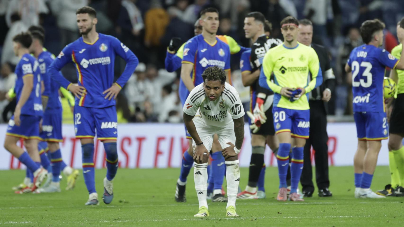 Rodrygo, con preocupación tras el final del partido entre el Real Madrid y el Getafe