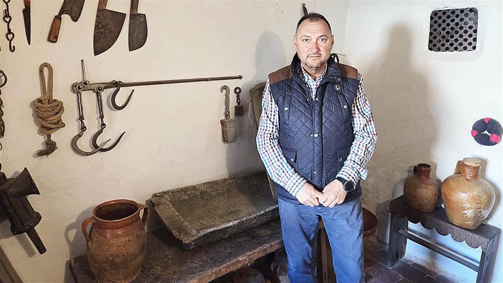 Juan Carlos (55) y una casa de 1863 que reina en un pequeño pueblo de Palencia: “Aquí el tiempo se ha congelado”