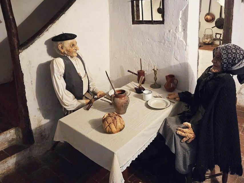 Los especiales inquilinos de la Casa del Abuelo en Cevico de la Torre.