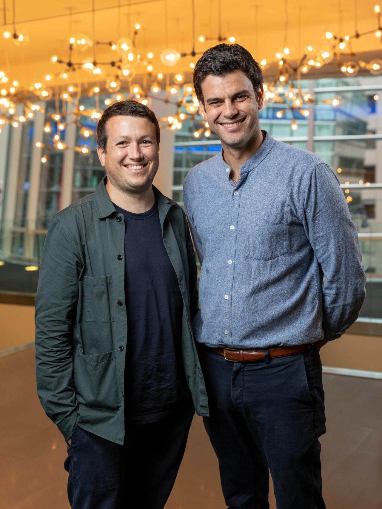 Pierre y Rodrigo, cofundadores de Notpla.