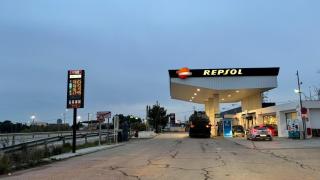 Gasolinera de Repsol en Villanueva de Gállego este martes.