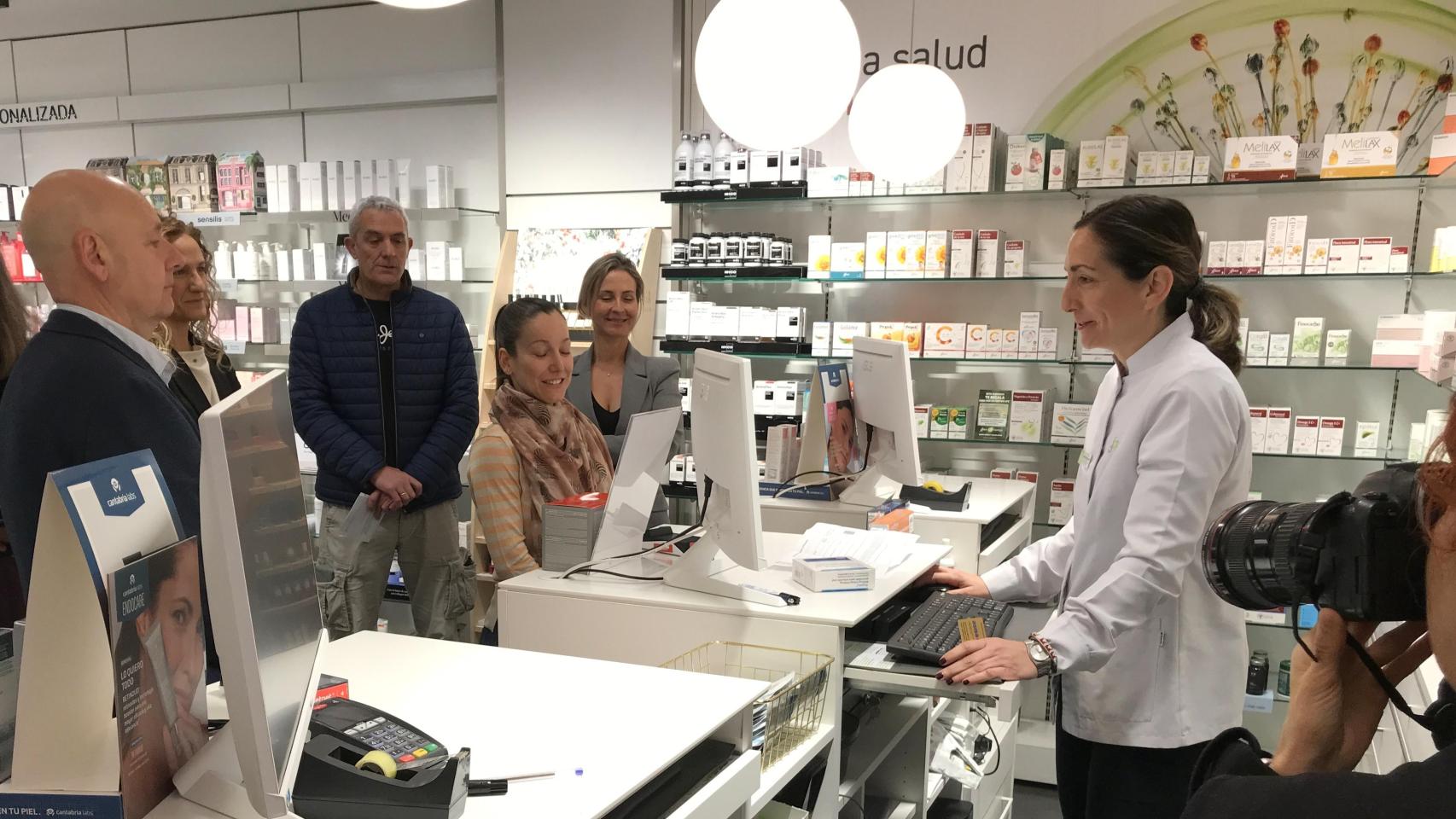 La demostración de este martes en la farmacia Ortín de Alicante.
