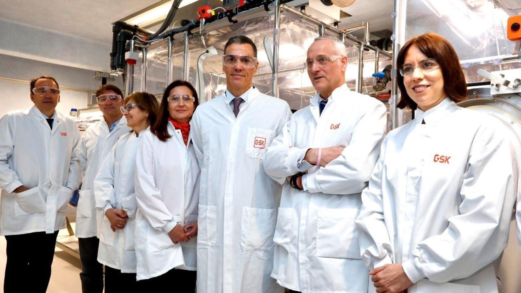 Pedro Sánchez, este martes visitando  GSK el primer laboratorio de máxima bioseguridad en España.
