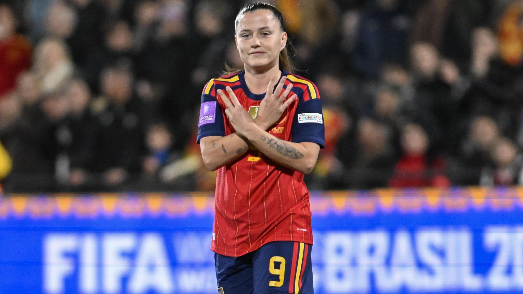 Claudia Pina celebra su gol ante la selección de Islandia.