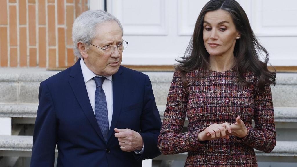 Fernando Ónega con la reina Letizia, en febrero de 2025.