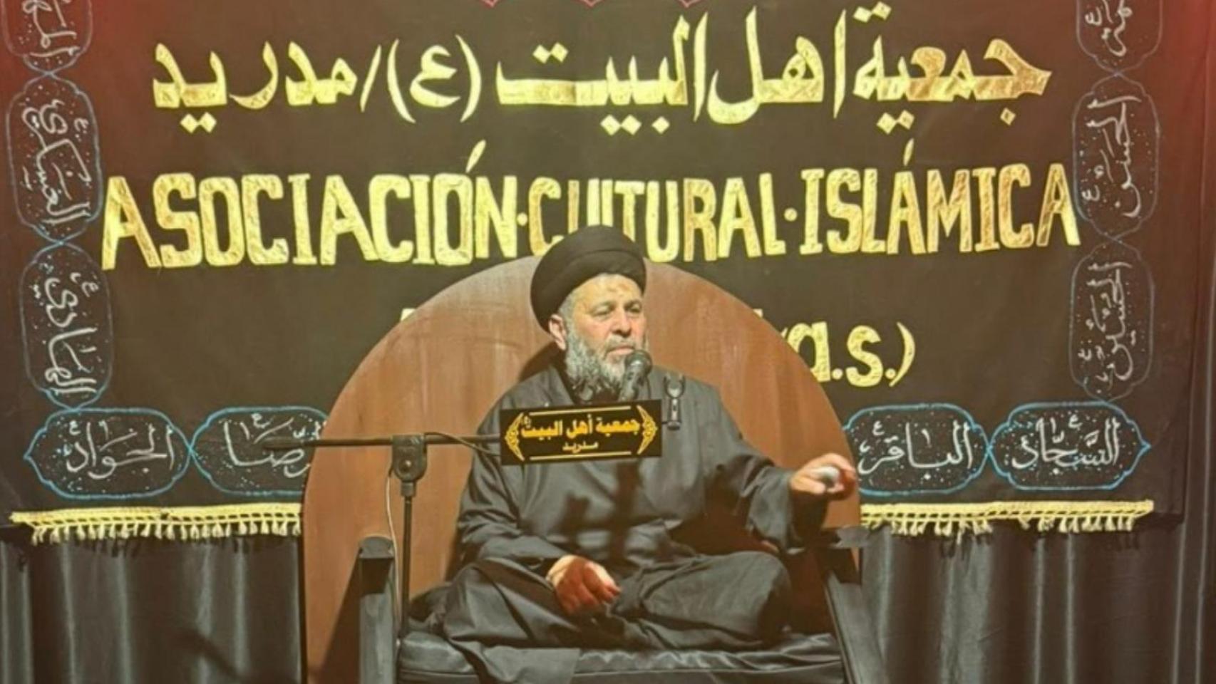 Un clérigo interviene en un acto organizado por la Asociación Cultural Islámica Ahlul Bait en Madrid, una de las estructuras chiíes identificadas en España.