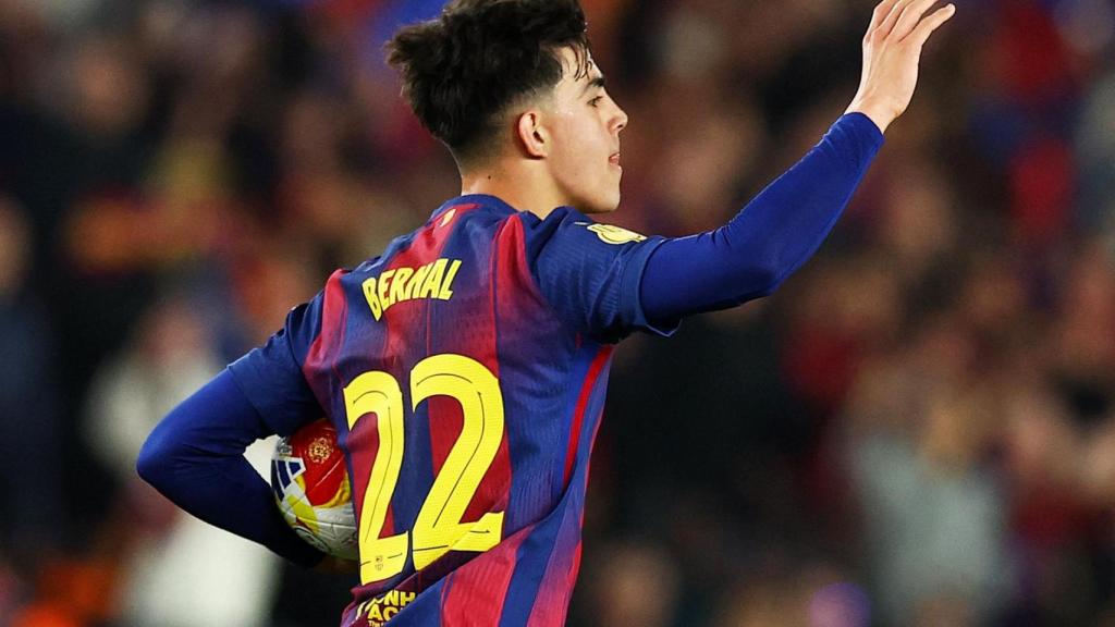 Marc Bernal celebra su primer gol.