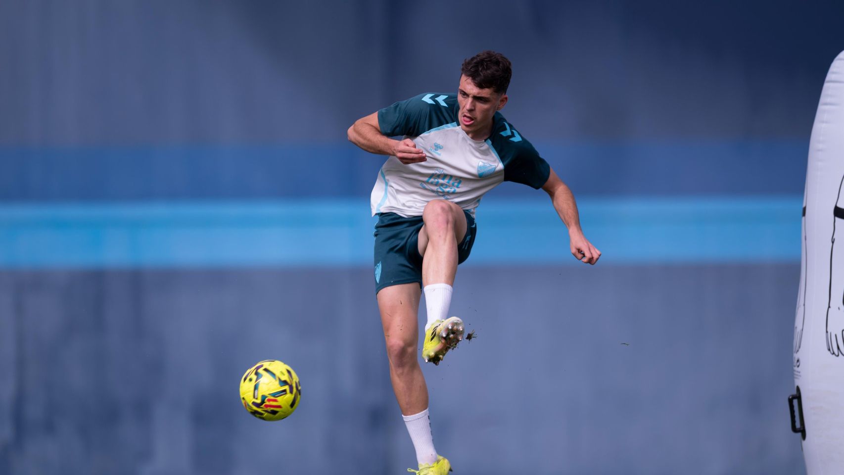 Jokin Gabilondo durante un entrenamiento en el Anexo con el Málaga CF