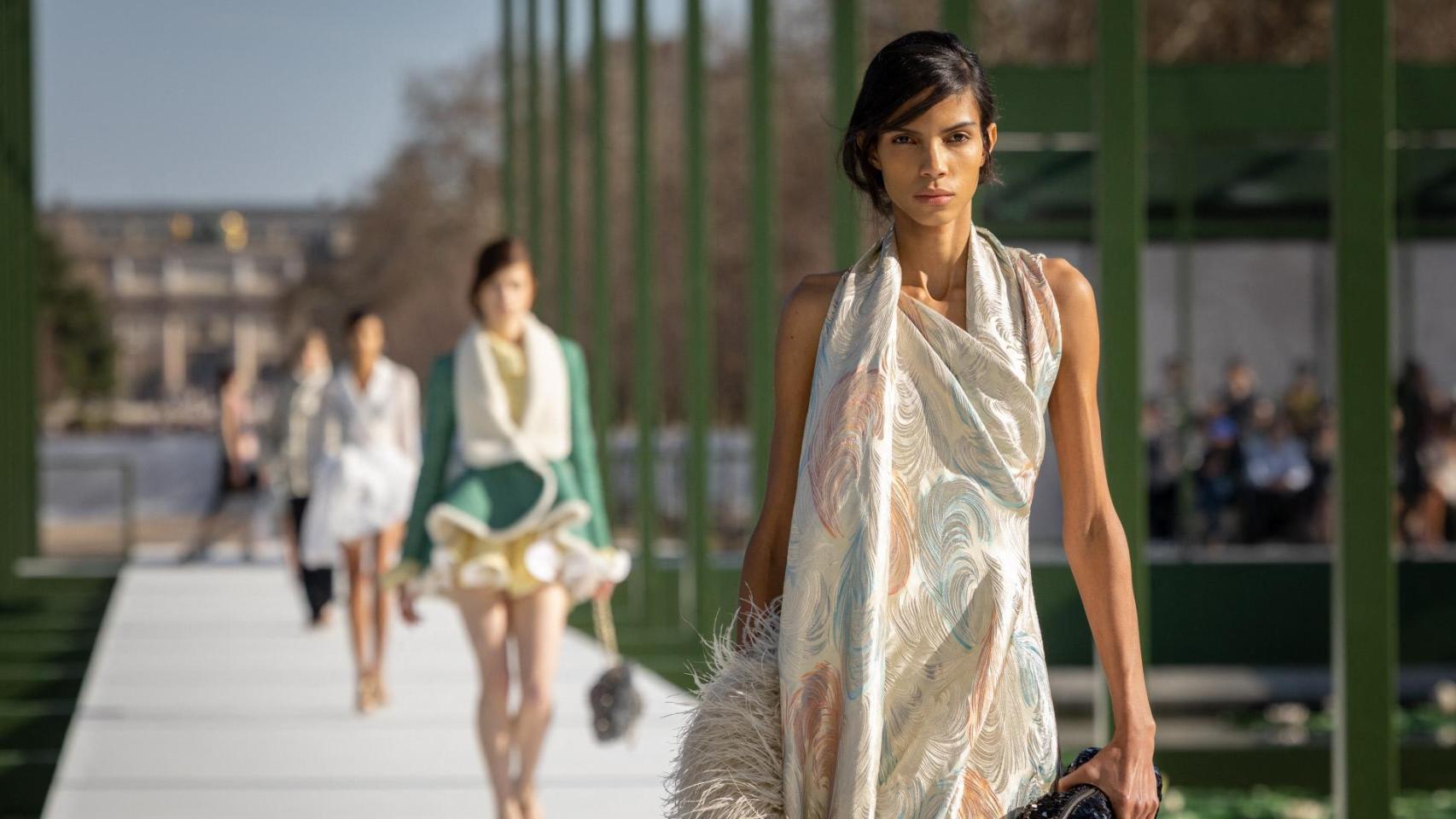 Plumas y nácar en Dior.