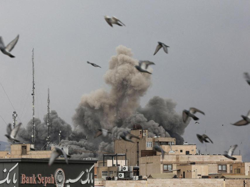 Explosión en Teherán tras un ataque de Israel y Estados Unidos el lunes 2 de marzo.