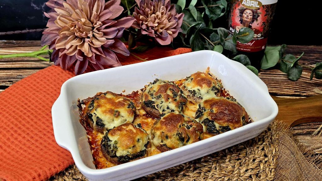 Champiñones rellenos de grelos y requesón.
