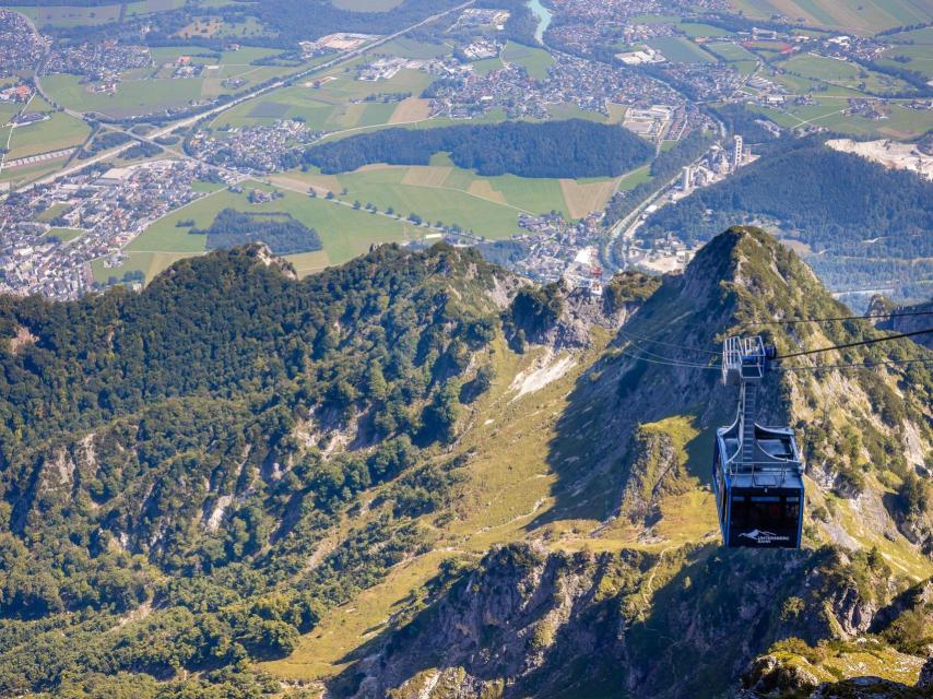 El teleférico que sube hasta las cumbres que rodean Salzburgo.