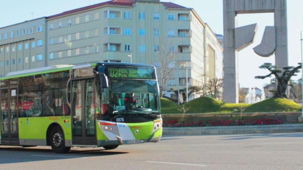 Estudiantes de la UVigo critican las malas conexiones de transporte público: Sin coche es imposible llegar