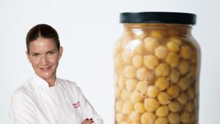 Samantha Vallejo-Nágera, chef: Los garbanzos de bote mejoran en una sartén con un calabacín y esta mezcla de yogur y ajo