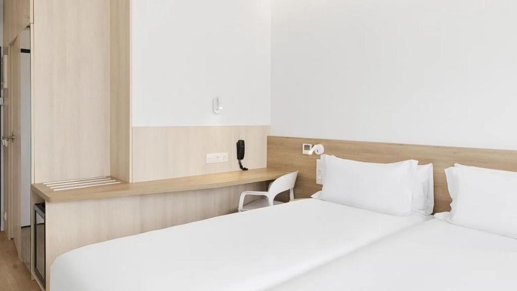 Imagen de una habitación del B&B Hotel próximo al aeropuerto de A Coruña.