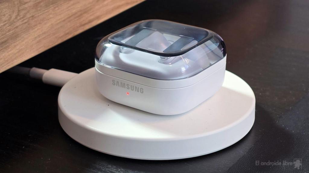 Carga inalámbrica en los Samsung Galaxy Buds 4 Pro