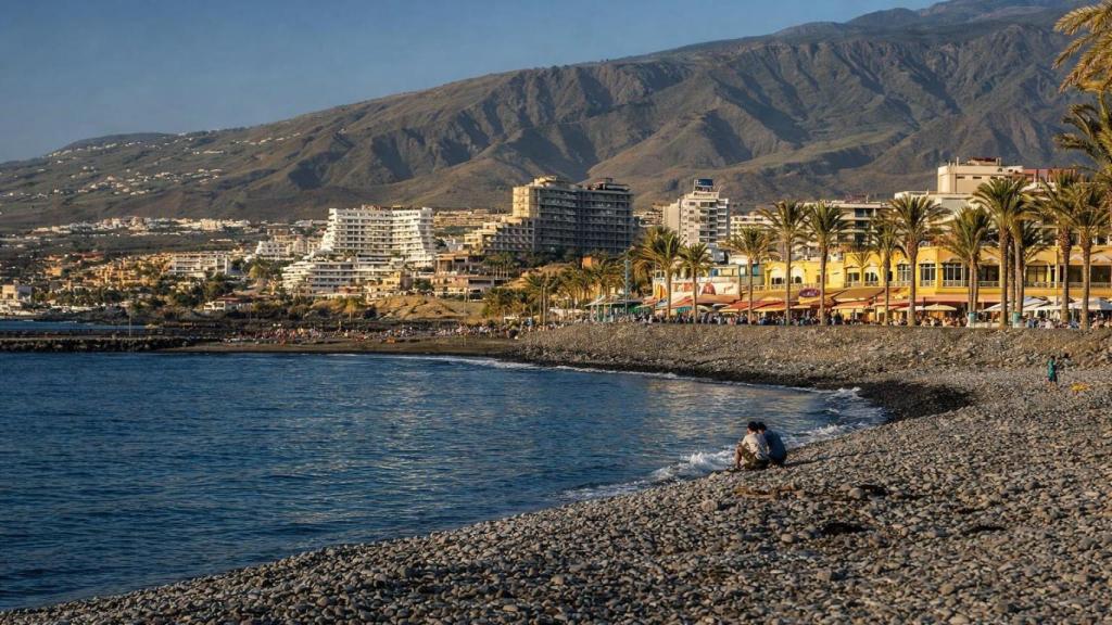 Playas de arena negra.