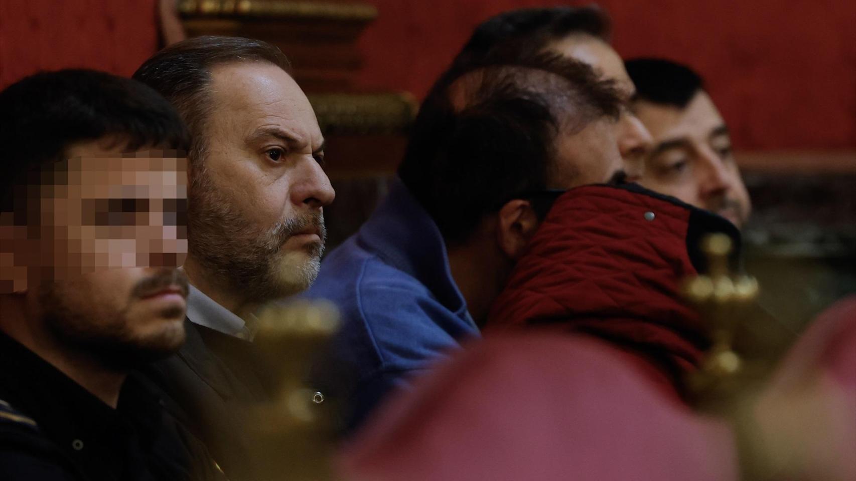 El exministro Jose Luis Ábalos (i), durante la audiencia preliminar en el Tribunal Supremo.