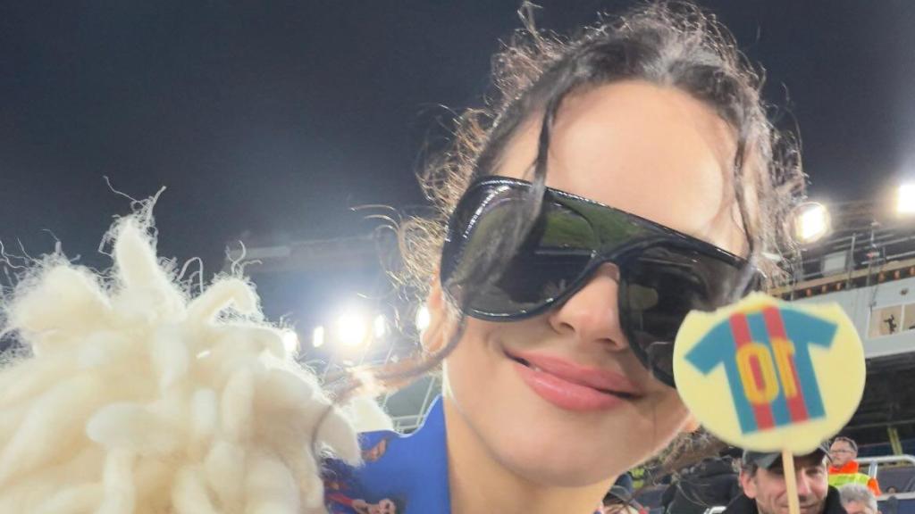 Rosalía, en el palco VIP del Camp Nou.