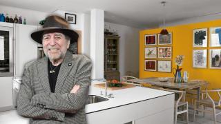 Joaquin Sabina en su casa de Madrid.