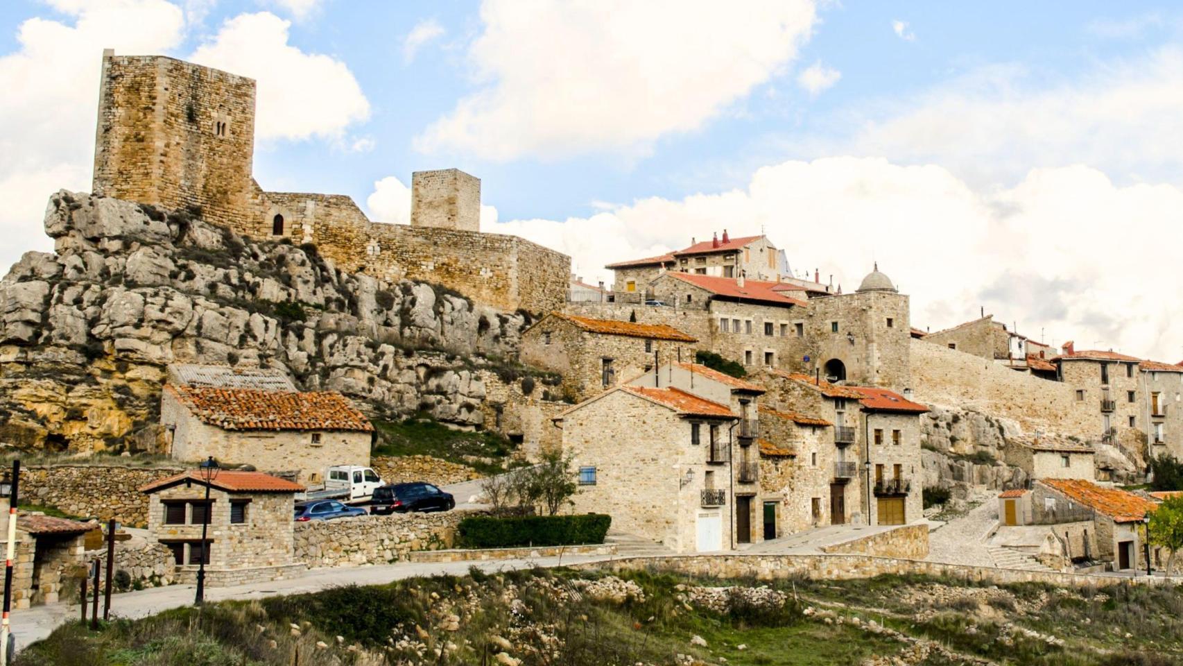 Vistas de Puertomingalvo y su castillo